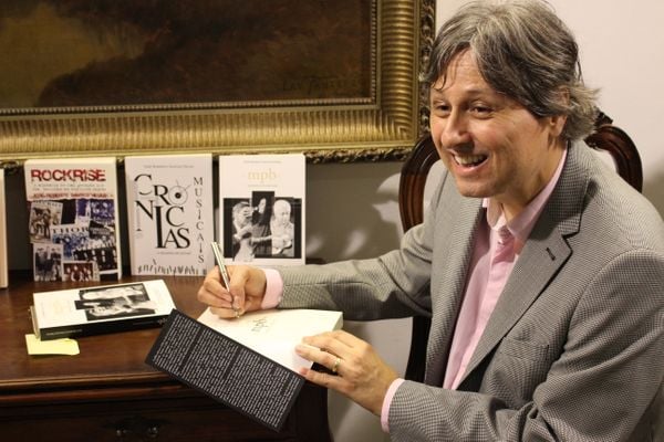 Jornalista, escritor e músico José Roberto Santos Neves 