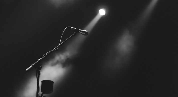 Emissora de rádio realiza o concurso 'Palco Litoral' para artistas que ainda não têm trabalhos lançados. Inscrições estão abertas