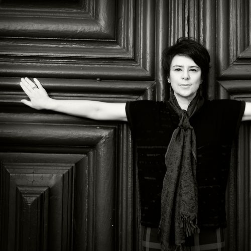 Fernanda Takai lança 'Será que você vai acreditar?', disco solo gravado durante o isolamento social. Em entrevista, a cantora conversa sobre o disco, as parcerias, sua rotina durante a quarentena e os ataques que sofreu ao se posicionar politicamente