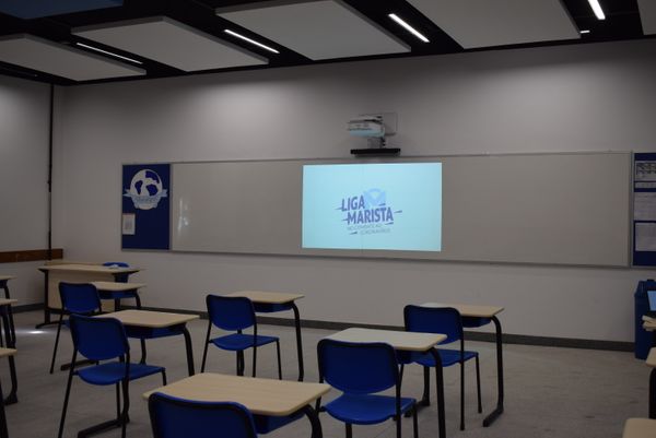 Sala de aula no Marista, em Vila Velha: distanciamento maior entre as carteiras para receber os alunos