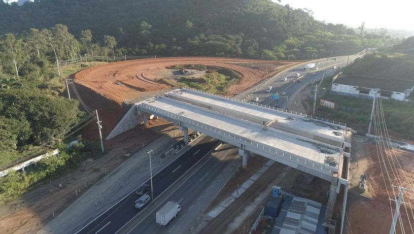 Obra de viaduto no bairro Operário,  BR-447, em Cariacica. 
