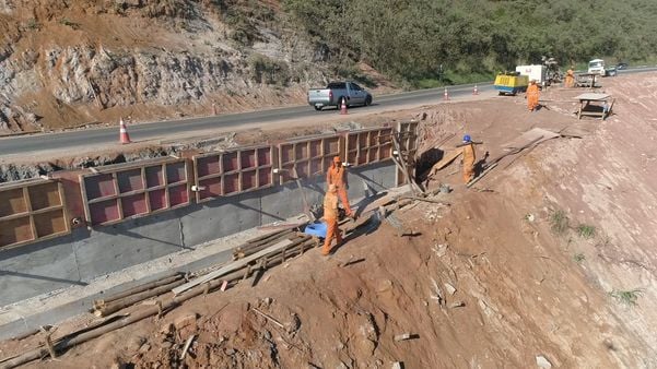 Obras de recuperação da BR-262 em trechos afetados pelas chuvas do fim de 2019 e início de 2020