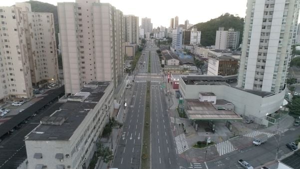 Vista aérea da Avenida César Hilal