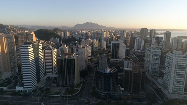 Vista aérea do bairro Enseada do Suá em Vitória