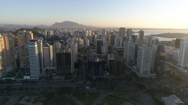 Vista aérea do bairro Enseada do Suá em Vitória