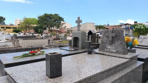 Cemitério do Centro, em Vila Velha, também é administrado pela Secretaria Municipal de Serviços Urbanos