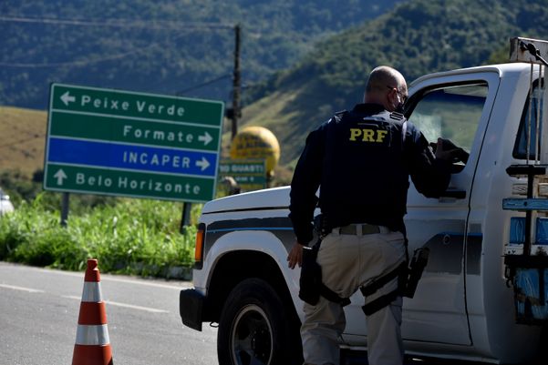 Interdição no Km 22 da BR 262, em Viana por Fernando Madeira