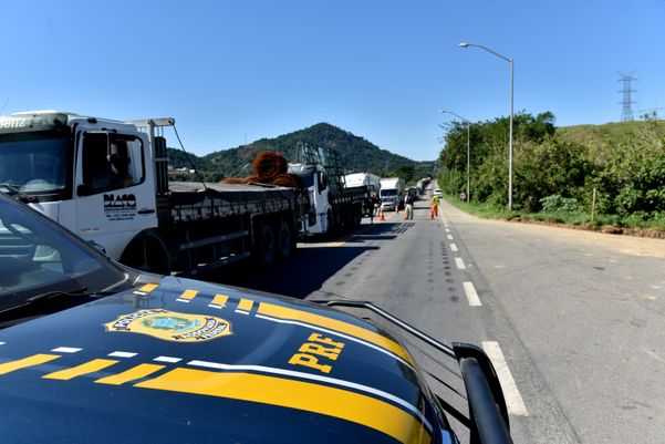 Interdição no Km 22 da BR 262, em Viana por Fernando Madeira