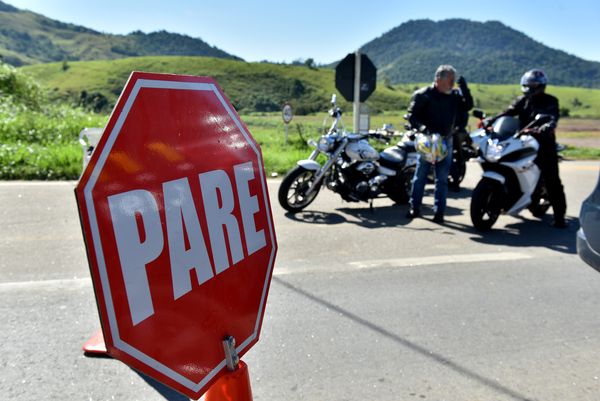 Interdição no Km 22 da BR 262, em Viana por Fernando Madeira