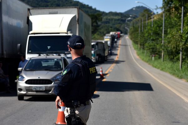 Interdição no Km 22 da BR 262, em Viana por Fernando Madeira