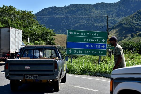 Interdição no Km 22 da BR 262, em Viana por Fernando Madeira