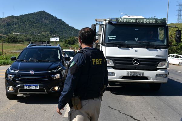 Interdição no Km 22 da BR 262, em Viana por Fernando Madeira