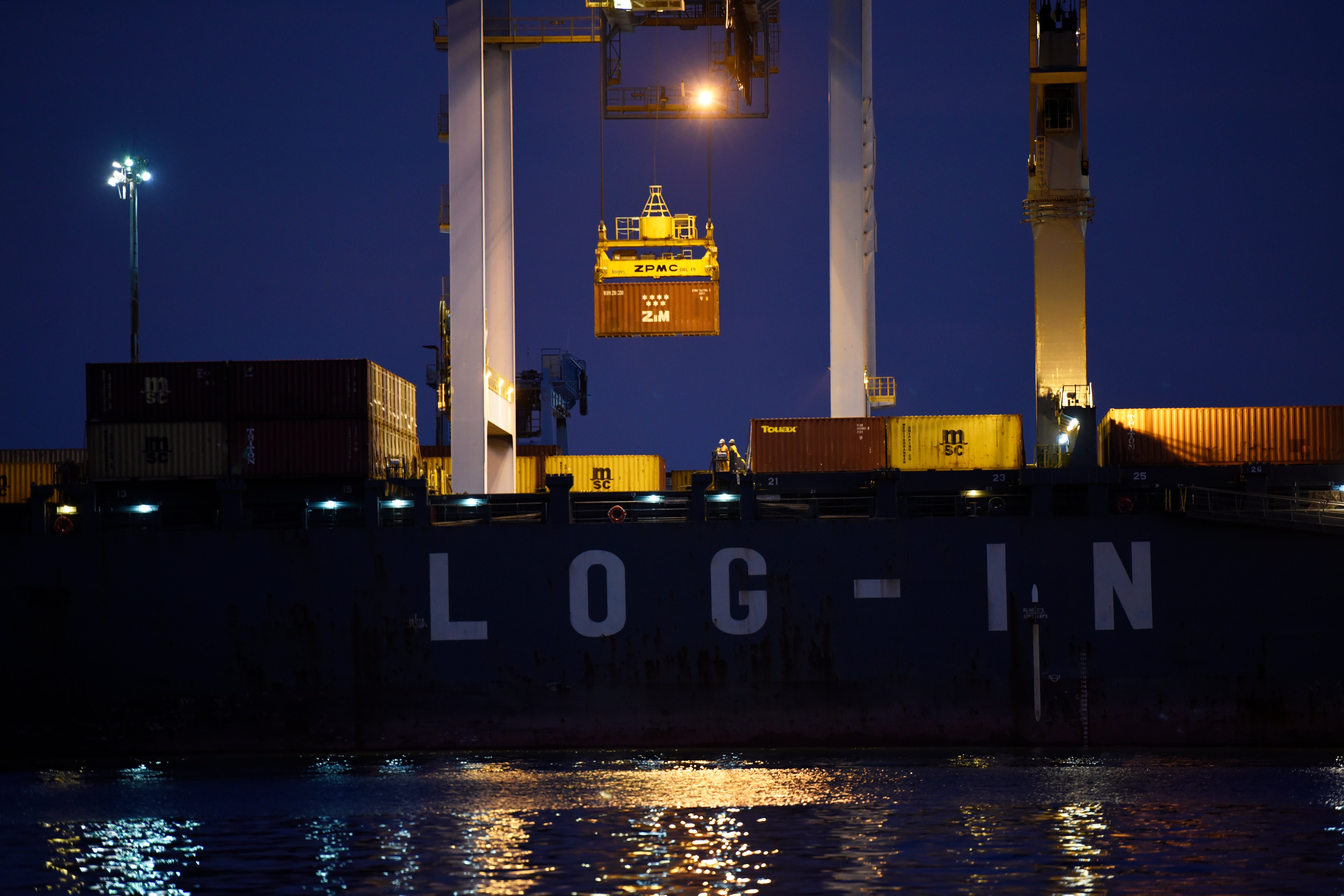 O Terminal Portuário de Vila Velha (TVV) é único do Estado especializado no transporte de contêineres. Ele é administrado pela Log-in Logística