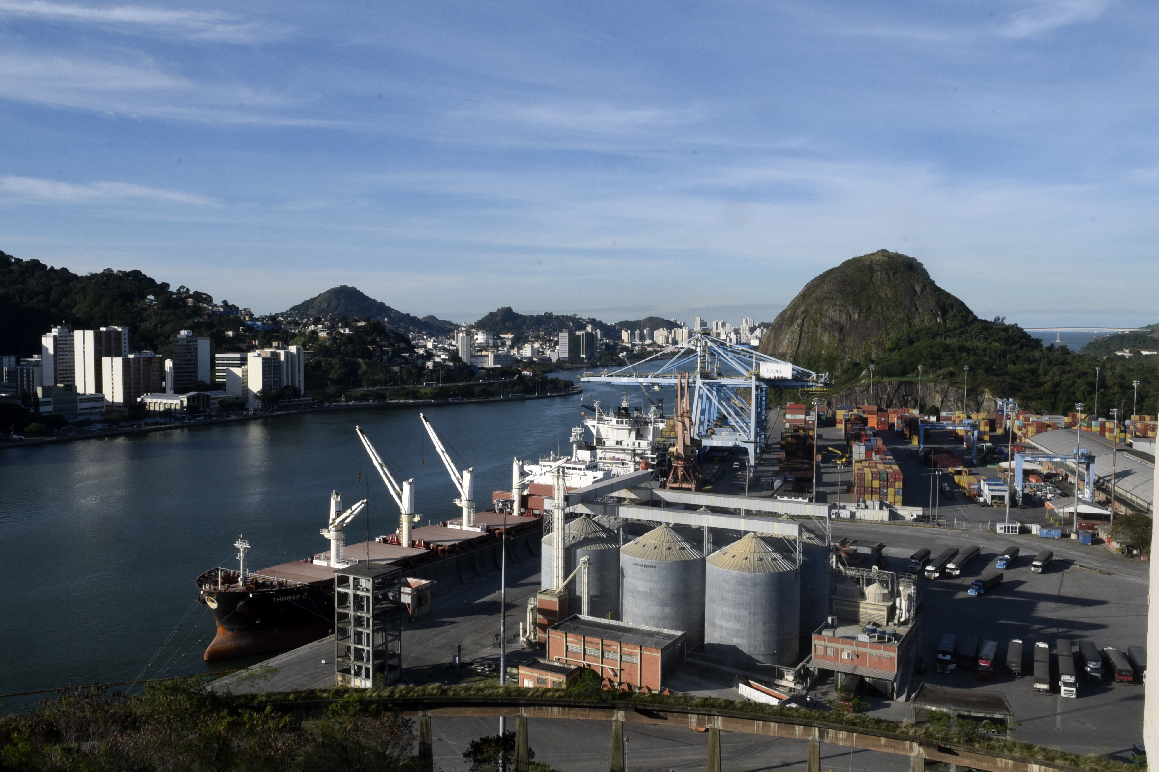 O Terminal Portuário de Vila Velha (TVV), único terminal de contêineres do Estado, é administrado pela empresa Log-in Logística.  Por lá passam eletrodomésticos, insumos para a indústria de mineração e siderúrgica, e outros.