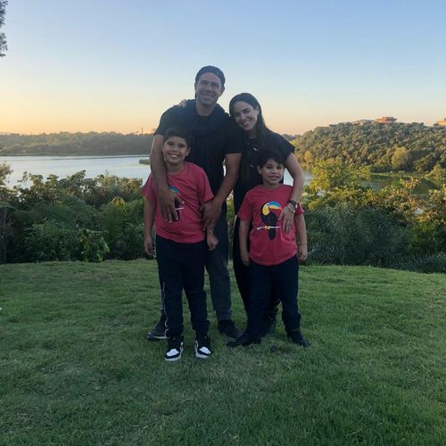 Cantora e o marido, Marcus Buaiz, retornam a São Paulo com os filhos já nesta terça (14), mas voltarão ao Espírito Santo no dia 8 de dezembro