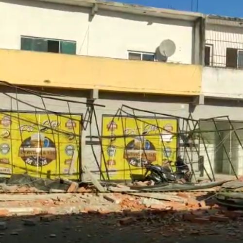 A Prefeitura da Serra não confirmou as causas do desabamento, mas afirmou que o local foi isolado e interditado pela Defesa Civil