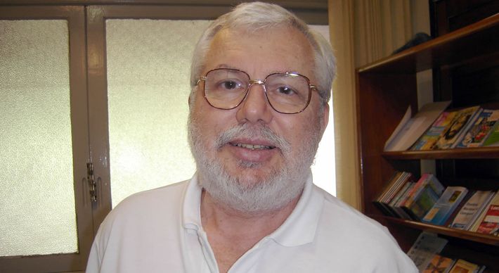 O religioso tinha mais de 40 anos de dedicação e trabalhos eclesiais; comunicado foi feito pela Diocese de Cachoeiro de Itapemirim neste domingo (12). Em 2020, ele venceu a Covid-19