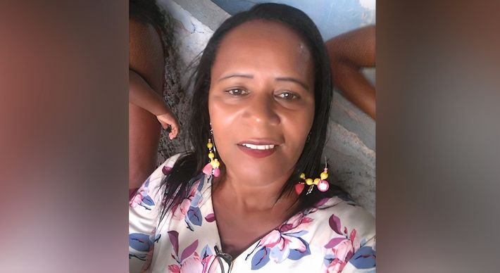 Aposentada Tânia Maria Ferreira, de 56 anos, foi atropelada em uma calçada no último sábado (11). Condutor do veículo, segundo a polícia, não tinha carteira e estava embriagado