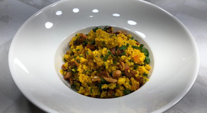 O chef Victor Prazeres, do Centro de Convenções de Vila Velha, reinventou a tradicional canjiquinha com carne suína para os festejos julinos