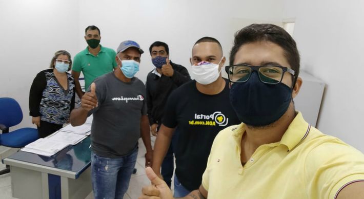 Anteriormente, o vice-prefeito de Água Doce do Norte, Jacy Donato, havia dito que estava há cerca de 30 dias nos Estados Unidos. Ele também mudou o discurso sobre não estar recebendo os salários, por estar no exterior