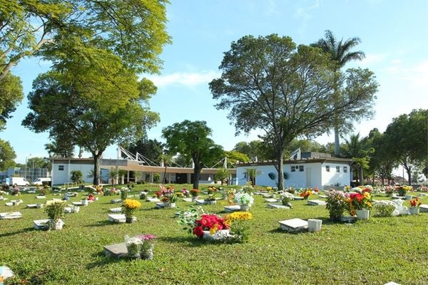 Cemitério Jardim da Paz, na Serra