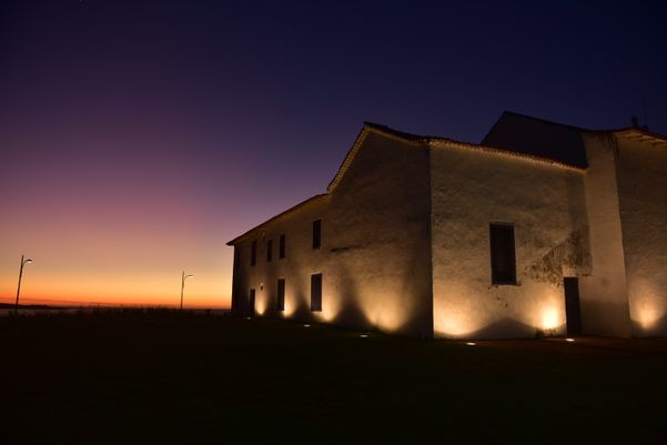 Imagens do amanhecer em Nova Almeida, na Serra. Igreja dos Reis Magos