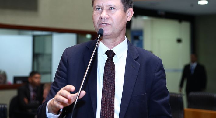 Governador assinou uma mensagem destinada ao presidente da Assembleia Legislativa oficializando Dary Pagung (PSB) na função. Ele será o terceiro líder de governo neste mandato