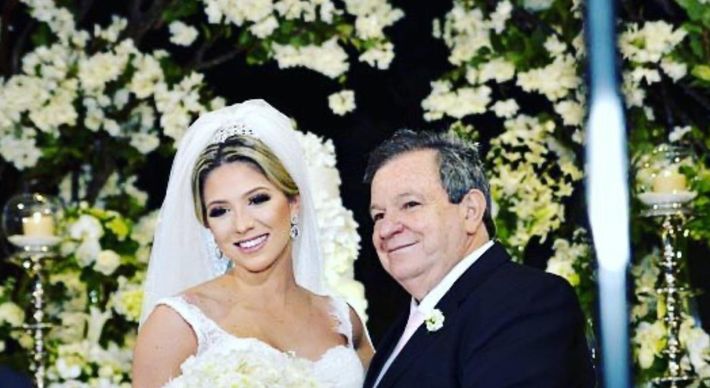 Descendente de italianos e nascido em Itaguaçu, no interior do Estado, Antônio Dal Col foi um dos pioneiros na fundação e administração de motéis na Grande Vitória.