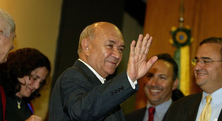 Cavalcanti tem uma longa trajetória política por Pernambuco. Pelos extintos PFL e PPB, foi deputado federal por três mandatos
