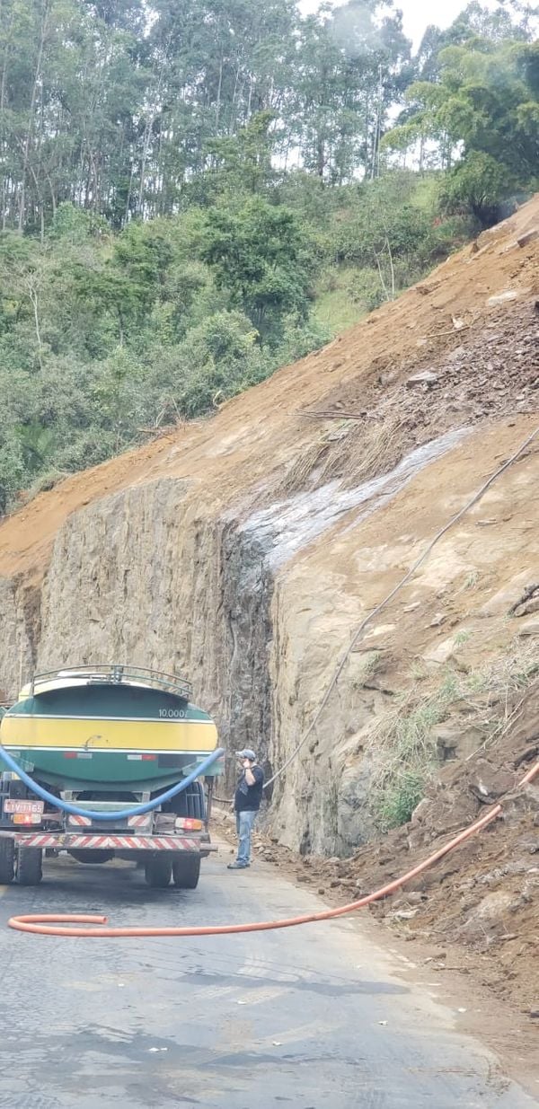 Interdição em trecho da BR 262, no Espírito Santo por Divulgação | DNIT