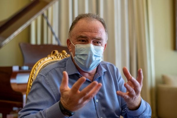 Vitória - ES - Governador do Estado, Renato Casagrande (PSB).