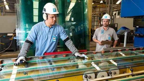 Há postos assistente administrativo, auxiliar de logística, analista contábil, eletromecânico, operador industrial, auxiliar de produção, técnico mecânico, entre outras chances