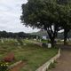 Imagem - Homem morre e outro é baleado em cemitério de Vitória