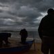 Faça chuva ou faça sol, eles estão prontos para enfrentar o mar em busca do sustento diário. Assim é a rotina dos pescadores da Colônia de Pesca de Itapoã, em Vila Velha, ES.
