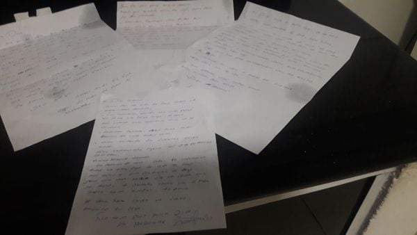Cartas do marido que Dadiva Flores recebeu na UTI. 