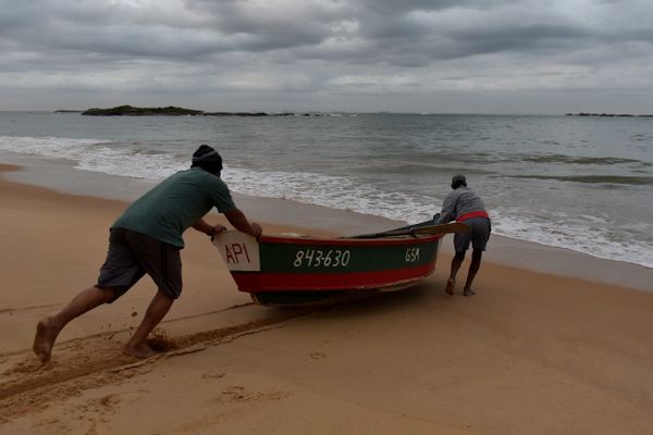 Faça chuva ou faça sol, eles estão prontos para enfrentar o mar em busca do sustento diário. Assim é a rotina dos pescadores da Colônia de Pesca de Itapoã, em Vila Velha, ES. por Fernando Madeira