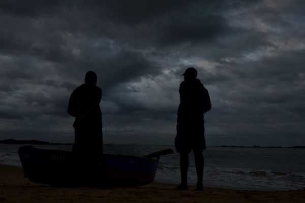 Faça chuva ou faça sol, eles estão prontos para enfrentar o mar em busca do sustento diário. Assim é a rotina dos pescadores da Colônia de Pesca de Itapoã, em Vila Velha, ES. por Fernando Madeira
