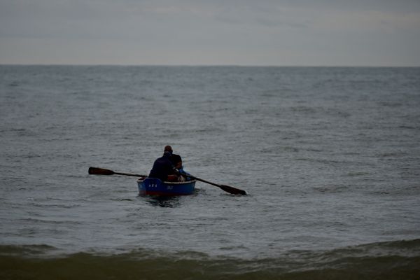 Faça chuva ou faça sol, eles estão prontos para enfrentar o mar em busca do sustento diário. Assim é a rotina dos pescadores da Colônia de Pesca de Itapoã, em Vila Velha, ES. por Fernando Madeira