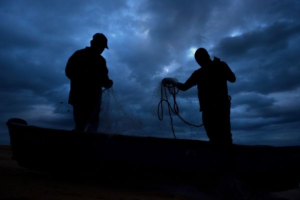 Ensaio fotográfico sobre os pescadores da Colônia de Pesca de Itapoã, em Vila Velha 