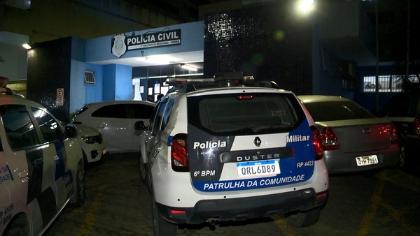 Homem foi preso pela Guarda Municipal da Serra após assaltar duas mulheres na Orla de Jacaraípe