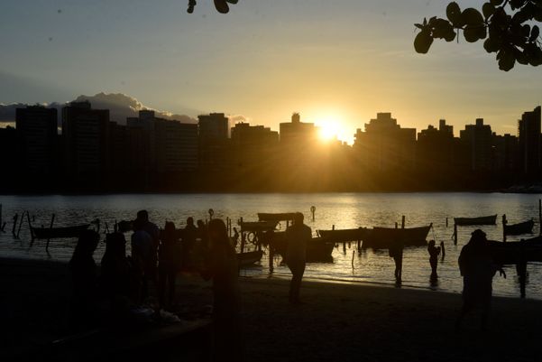 Vitória - ES - Entardecer na Ilha do Frade. por Vitor Jubini