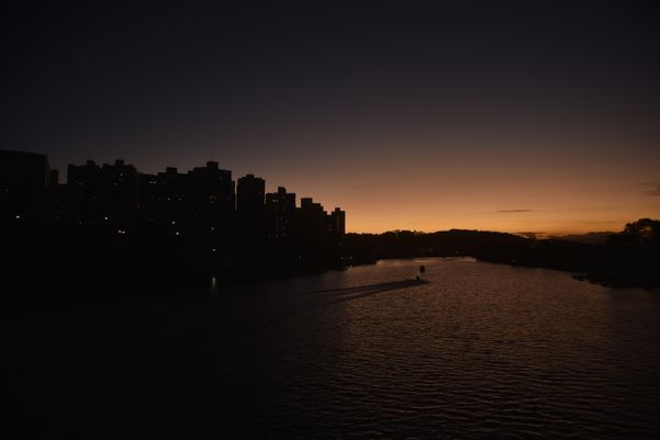 Vitória - ES - Entardecer no canal de Camburi. por Vitor Jubini