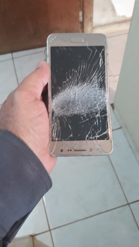 Com o suspeito, a PM apreendeu uma pistola calibre .9 mm, munição, celular e dinheiro por Divulgação | Polícia Militar