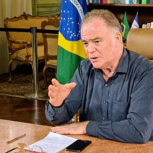 O ex-prefeito João Coser (PT) disse que foi encorajado pelo socialista a disputar. Na corrida estão ainda Sérgio Sá (PSB) e Fabrício Gandini (Cidadania)