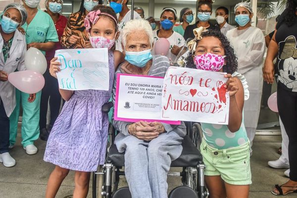 Idosa de 109 anos vence o coronavírus e recebe alta em hospital do ES