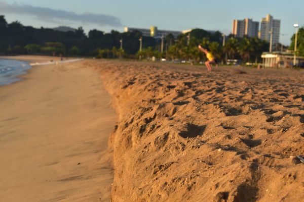 Orla de Camburi por Ricardo Medeiros