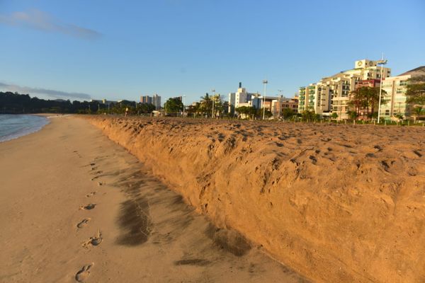 Orla de Camburi por Ricardo Medeiros
