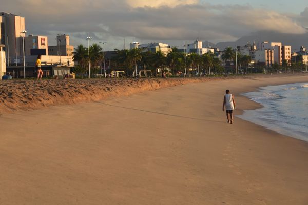 Orla de Camburi por Ricardo Medeiros