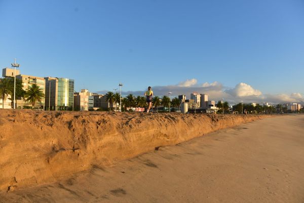 Orla de Camburi por Ricardo Medeiros