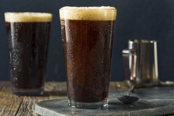 Copos de cervejas escuras produzidas com adição de café na receita